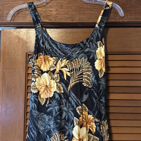 Hilo Hattie maxi sz Small , stretchy, body con - Picture 2 of 3